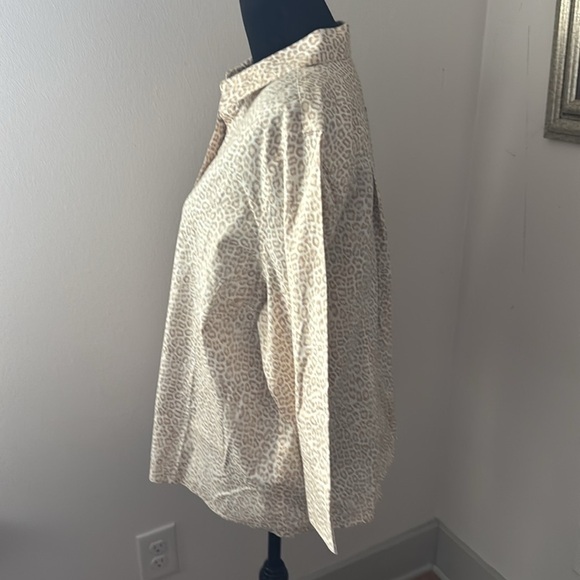 Chico’s Leopard pleat back 3/4 sleeves no-iron buttoned down women’s shirt Sz XL - Picture 6 of 11